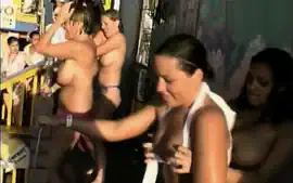 [HD] The battle of the bigger titties