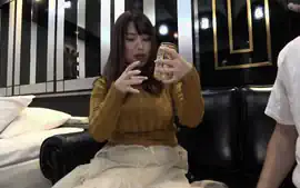 ぽっちゃりJカップ美女が白いブラの上からおっぱい揉まれて恥じらいながらウットリ...