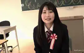 250325つい先程まで高校生やってた美女e1