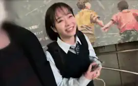 キュートな制服美女が長めの手マンでオマンコ濡らしてクンニでさらに感度アップ...