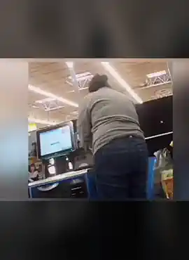 Sexy ass on brunnete milf in jeans at self checkout